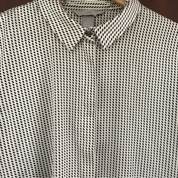 Like New H&M Satin Blouse  Medium With Hidden Buttons And Double Button Cuff - Picture 5 of 9